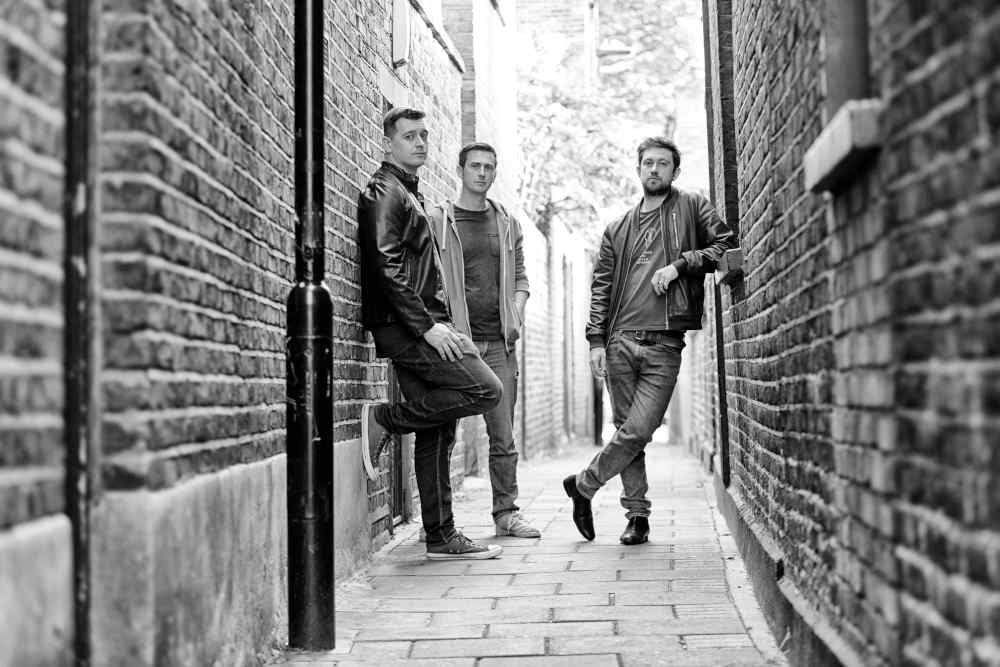 Usual-Suspects-Indie-Wedding-Music-Band-Outside-Street