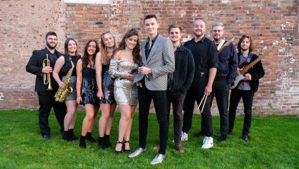 Real-Rhythm-Showband-For-Hire-UK-Full-Band-Outside-Medium