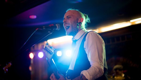 Electric-Zoo-Rock-And-Pop-Wedding-Band-For-Hire-Singer-Live