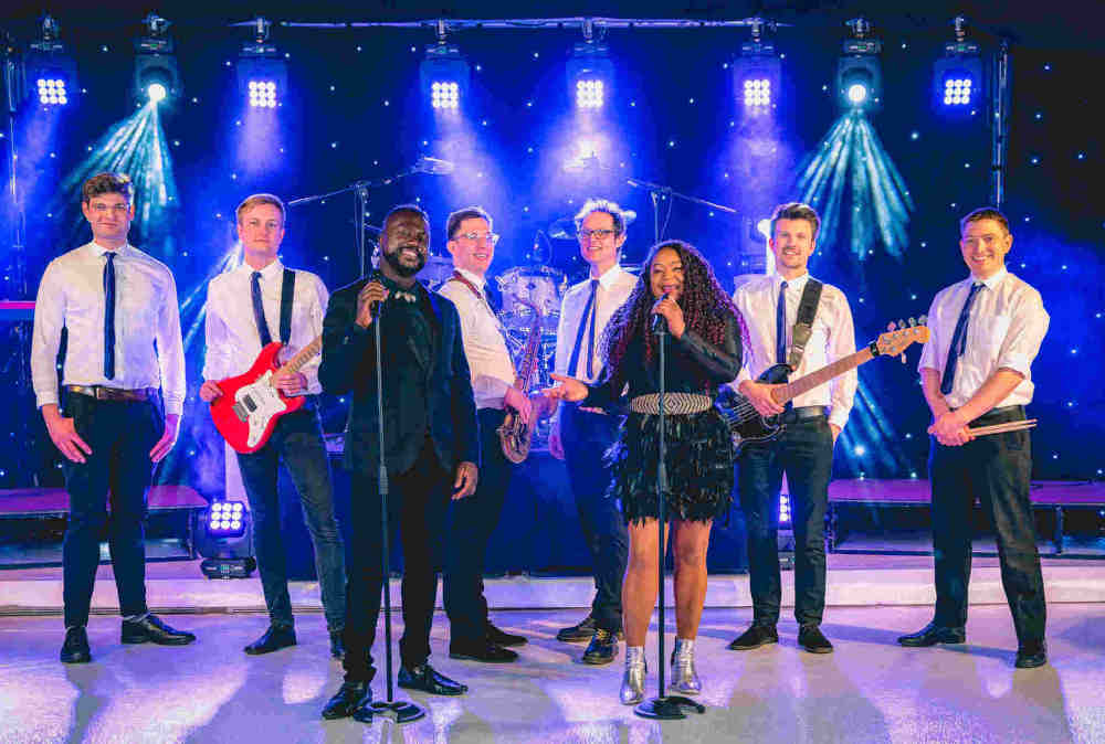 The-Vibes-Party-Band-Wedding-Band-For-Hire-On-Stage