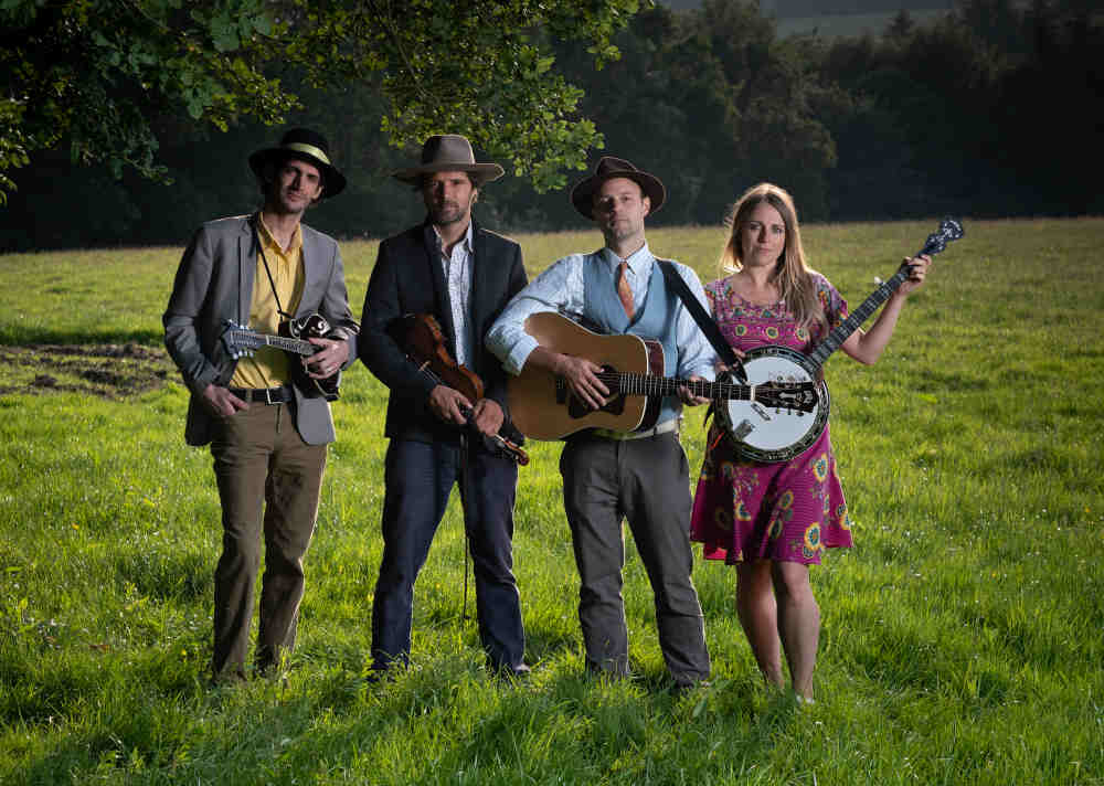 The-Orange-Circus-Band-Wedding-Music-Band-Outside